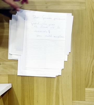 Zettel 031: Dear German government Guard the peace, the climate and the democratie! Your dutch …